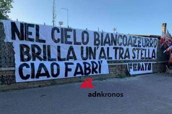 Omicidio Diabolik, striscione romanista in ricordo dell'ultras Omicidio Diabolik, striscione romanista in ricordo dell'ultras