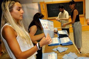 Crollo Pd, volano Lega e centrodestra Crollo Pd, volano Lega e centrodestra