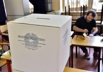 Elezioni, oltre 18 milioni di italiani al voto in 7 Regioni Elezioni, oltre 18 milioni di italiani al voto in 7 Regioni
