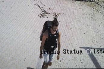 Il corpo di Simon trovato in un burrone Il corpo di Simon trovato in un burrone