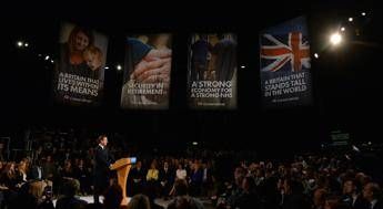 Al via la campagna elettorale in Gran Bretagna, nei sondaggi è testa a testa tra Cameron e Miliband Al via la campagna elettorale in Gran Bretagna, nei sondaggi è testa a testa tra Cameron e Miliband