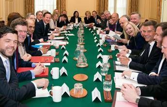 Gb, Cameron riunisce il suo governo: Realizzeremo tutto il programma Gb, Cameron riunisce il suo governo: Realizzeremo tutto il programma