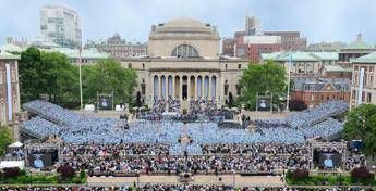 Adottate alla nascita, due americane si scoprono sorelle all'università Adottate alla nascita, due americane si scoprono sorelle all'università