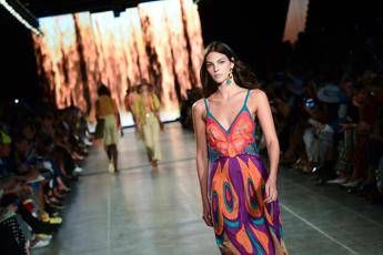 Kaia, Bella e Vitto, le super top alla corte di Alberta Ferretti Kaia, Bella e Vitto, le super top alla corte di Alberta Ferretti