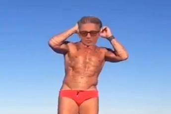 Fiorello imita Vacchi: Ecco le prime immagini esclusive del film /Video Fiorello imita Vacchi: Ecco le prime immagini esclusive del film /Video