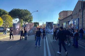 Forza Nuova sfila a Prato, in migliaia a contro-manifestazione Forza Nuova sfila a Prato, in migliaia a contro-manifestazione