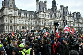 Continua mobilitazione in Francia contro le pensioni, in 370 mila a Parigi