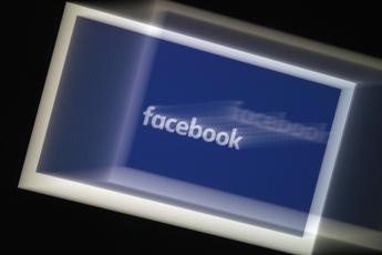 Facebook, stangata a estrema destra Usa: cancellati centinaia di account