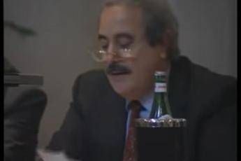 Esclusivo video Adnkronos: biglietto minatorio per Falcone Esclusivo video Adnkronos: biglietto minatorio per Falcone