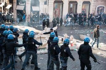 Furia ultrà, Marino: Amichevole Olanda-Italia per riparare danni piazza di Spagna Furia ultrà, Marino: Amichevole Olanda-Italia per riparare danni piazza di Spagna