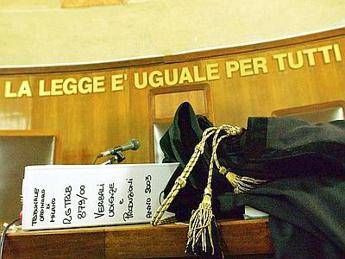 Torino, morì per esalazioni da canna fumaria: assolta padrona di casa Torino, morì per esalazioni da canna fumaria: assolta padrona di casa