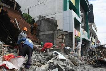 Filippine, morti e feriti per sisma Filippine, morti e feriti per sisma