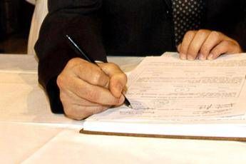 Prima la firma e poi le nozze, arrivano gli accordi prematrimoniali Prima la firma e poi le nozze, arrivano gli accordi prematrimoniali