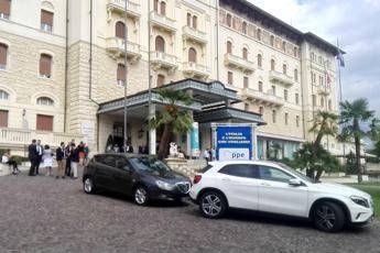 Fi, dal cruciverbone della politica al gioco del 15: a Fiuggi è 'rompicapo mania' Fi, dal cruciverbone della politica al gioco del 15: a Fiuggi è 'rompicapo mania'