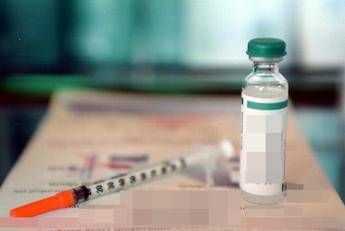 Farmaci anticancro, miliardi buttati per fiale fuori misura Farmaci anticancro, miliardi buttati per fiale fuori misura