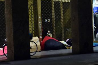 Milano, senzatetto muore di freddo in stazione metro