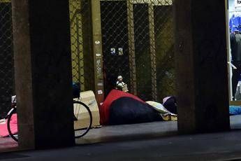 Milano, senzatetto muore di freddo in stazione metro Milano, senzatetto muore di freddo in stazione metro