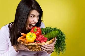 Pesticidi nel piatto, sono presenti in quasi tutti i cibi che mangiamo Pesticidi nel piatto, sono presenti in quasi tutti i cibi che mangiamo