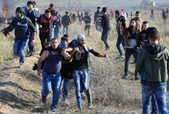 Proteste e scontri, rivolta a Gaza Proteste e scontri, rivolta a Gaza