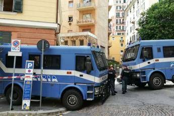 Scontri polizia-antifascisti a Genova, feriti e fermi Scontri polizia-antifascisti a Genova, feriti e fermi