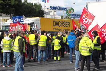 Parigi: Inaccettabile incontro Di Maio-gilet Parigi: Inaccettabile incontro Di Maio-gilet
