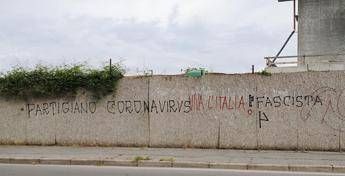 'Partigiano coronavirus, viva l'Italia fascista': la scritta a Gorgonzola