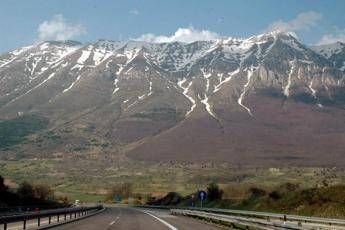 Il traforo del Gran Sasso non chiuderà Il traforo del Gran Sasso non chiuderà
