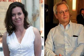 Botta e risposta Guzzanti-Mentana finisce a 'peace and love' Botta e risposta Guzzanti-Mentana finisce a 'peace and love'