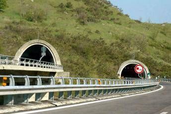 Autostrade, Aiscat: Non ci sono 200 gallerie a rischio Autostrade, Aiscat: Non ci sono 200 gallerie a rischio