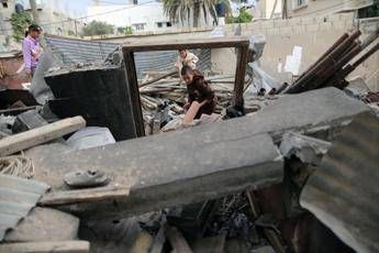 Ripresi raid israeliani sulla Striscia di Gaza, un morto a Khan Yunis Ripresi raid israeliani sulla Striscia di Gaza, un morto a Khan Yunis