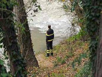 Maltempo, Tevere esce da argini a Deruta: frane a Perugia Maltempo, Tevere esce da argini a Deruta: frane a Perugia