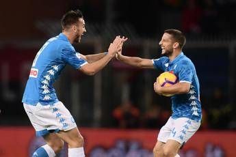 Napoli rimonta il Genoa e vince Napoli rimonta il Genoa e vince