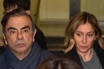 Nissan, mandato di arresto per moglie Ghosn Nissan, mandato di arresto per moglie Ghosn