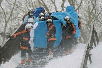 Valanga su località sciistica in Giappone, 8 studenti morti Valanga su località sciistica in Giappone, 8 studenti morti