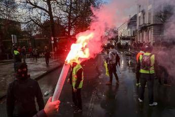 Gilet gialli, scontri al corteo a Bruxelles Gilet gialli, scontri al corteo a Bruxelles