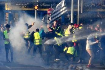 Francia, rivolta contro il caro benzina Francia, rivolta contro il caro benzina