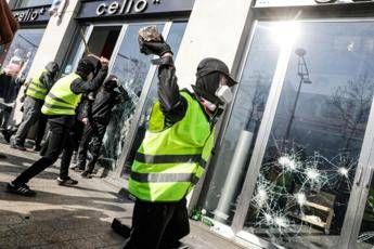 Violenze a Parigi, la condanna M5S Violenze a Parigi, la condanna M5S