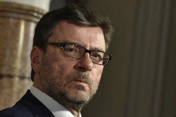 Giorgetti: Spread a 326? Stop vendite scoperto in Italia Giorgetti: Spread a 326? Stop vendite scoperto in Italia