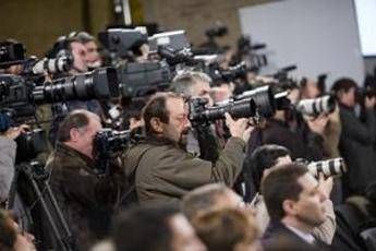 Papa: Media essenziali per unire persone, informare e far conoscere la verità Papa: Media essenziali per unire persone, informare e far conoscere la verità