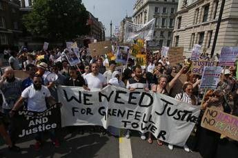 Rogo Londra, case di lusso per i sopravvissuti Rogo Londra, case di lusso per i sopravvissuti