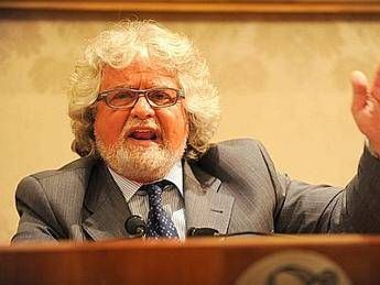 Grillo: Dietro scelte di Napolitano la trama di Prodi, De Benedetti e Monti Grillo: Dietro scelte di Napolitano la trama di Prodi, De Benedetti e Monti