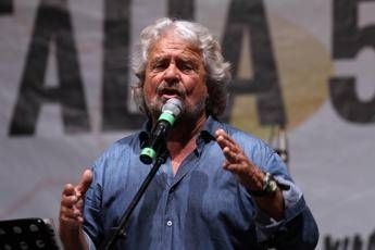 Grillo contro 'effetto cadrega': Serve vincolo di mandato Grillo contro 'effetto cadrega': Serve vincolo di mandato