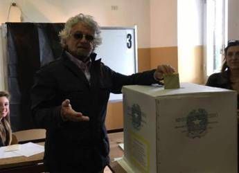 Referendum, Grillo va a votare: Per l'Italia e la democrazia Referendum, Grillo va a votare: Per l'Italia e la democrazia