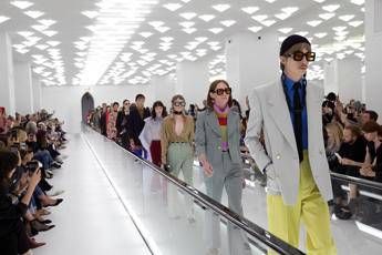 Camicie di forza in passerella, bufera da Gucci Camicie di forza in passerella, bufera da Gucci