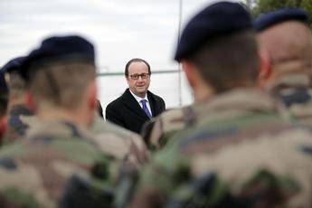 Hollande a Baghdad: Lotta all'Is in Iraq previene terrorismo da noi Hollande a Baghdad: Lotta all'Is in Iraq previene terrorismo da noi
