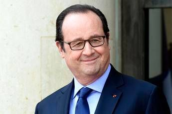 Chioma d'oro per Hollande, al suo coiffeur 10mila euro al mese Chioma d'oro per Hollande, al suo coiffeur 10mila euro al mese