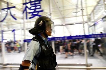 Hong Kong, divieto di manifestare all'aeroporto Hong Kong, divieto di manifestare all'aeroporto