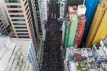 Proteste a Hong Kong, quasi 2 mln in piazza Proteste a Hong Kong, quasi 2 mln in piazza