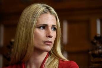 Michelle Hunziker confessa: Sono stata picchiata da un uomo Michelle Hunziker confessa: Sono stata picchiata da un uomo