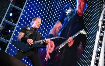 Problemi con l'alcol per il cantante, stop al tour per i Metallica